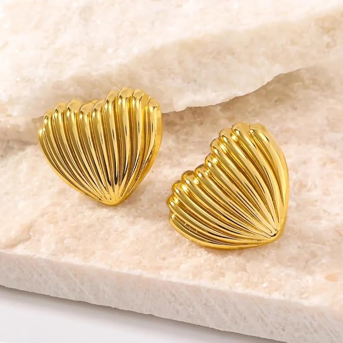 Heart studs earrings