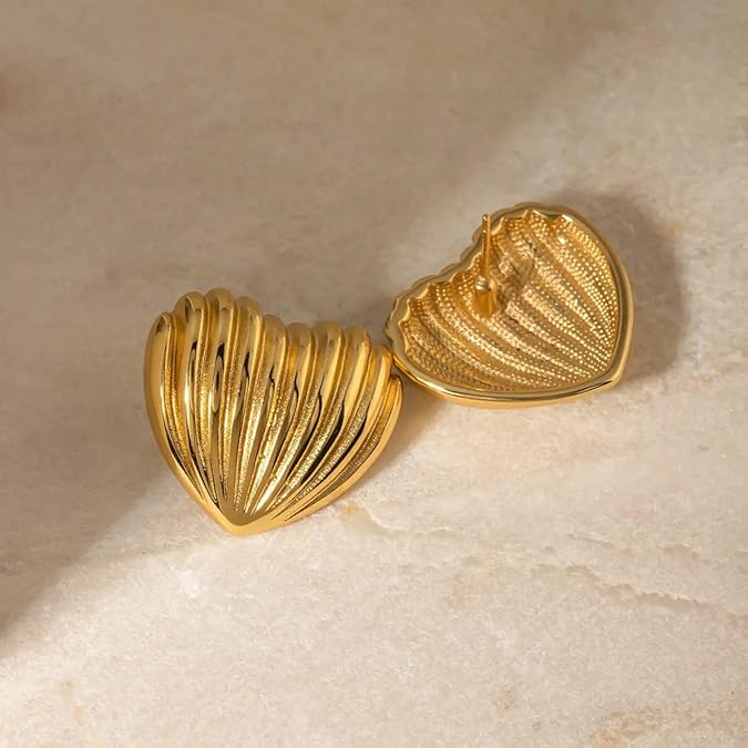 Heart studs earrings