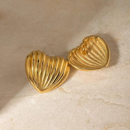 Heart studs earrings