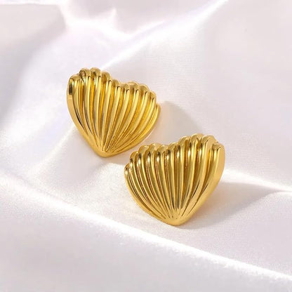 Heart studs earrings