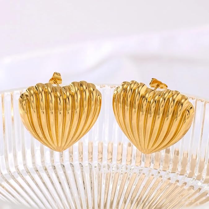 Heart studs earrings