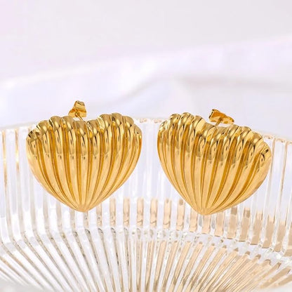 Heart studs earrings